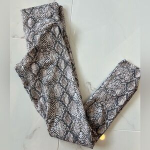 DYI define your inspiration brand 7/8 length yoga leggings snake print python XS